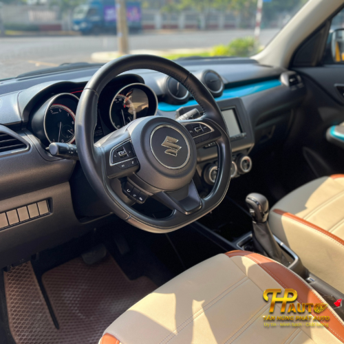 Khoang Lái Rộng Rãi Suzuki Swift 2020 Xanh