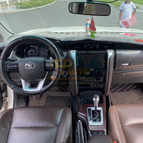 Khoang Lái Toyota Fortuner 2017