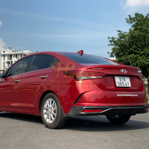 Đuôi Xe Hyundai Accent 2022 đỏ